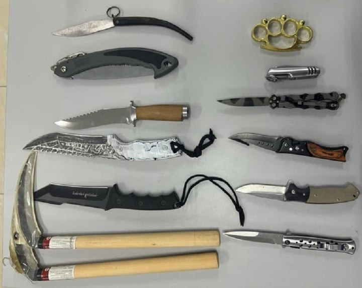 Số hung khí đối tượng cất giữ để phòng thân.