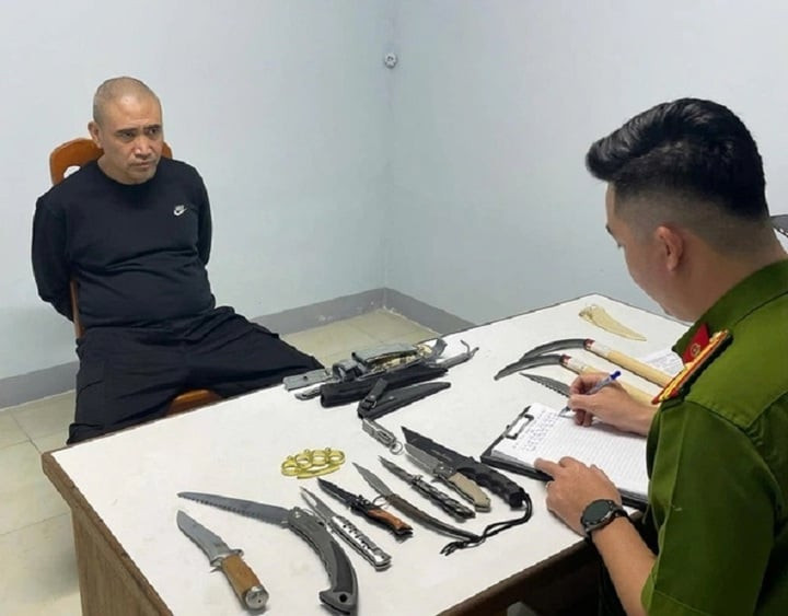 Trần Ngọc Anh bị bắt giữ.