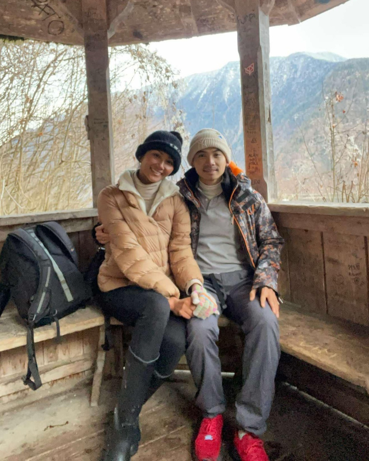 H'Hen Niê xuề xòa, không hàng hiệu khi xuất hiện bên chồng - Ảnh 7.