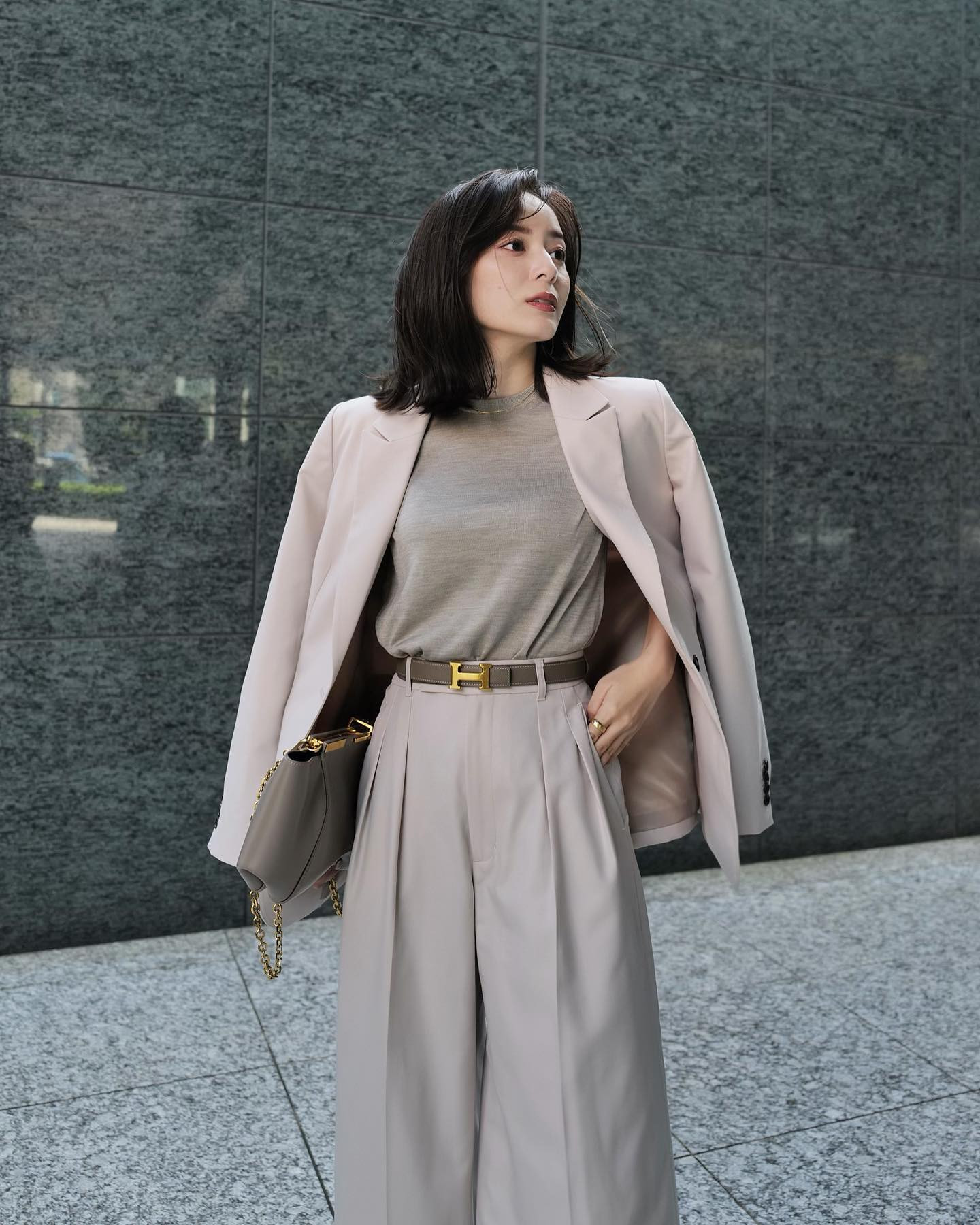 10 bộ trang phục lên hình