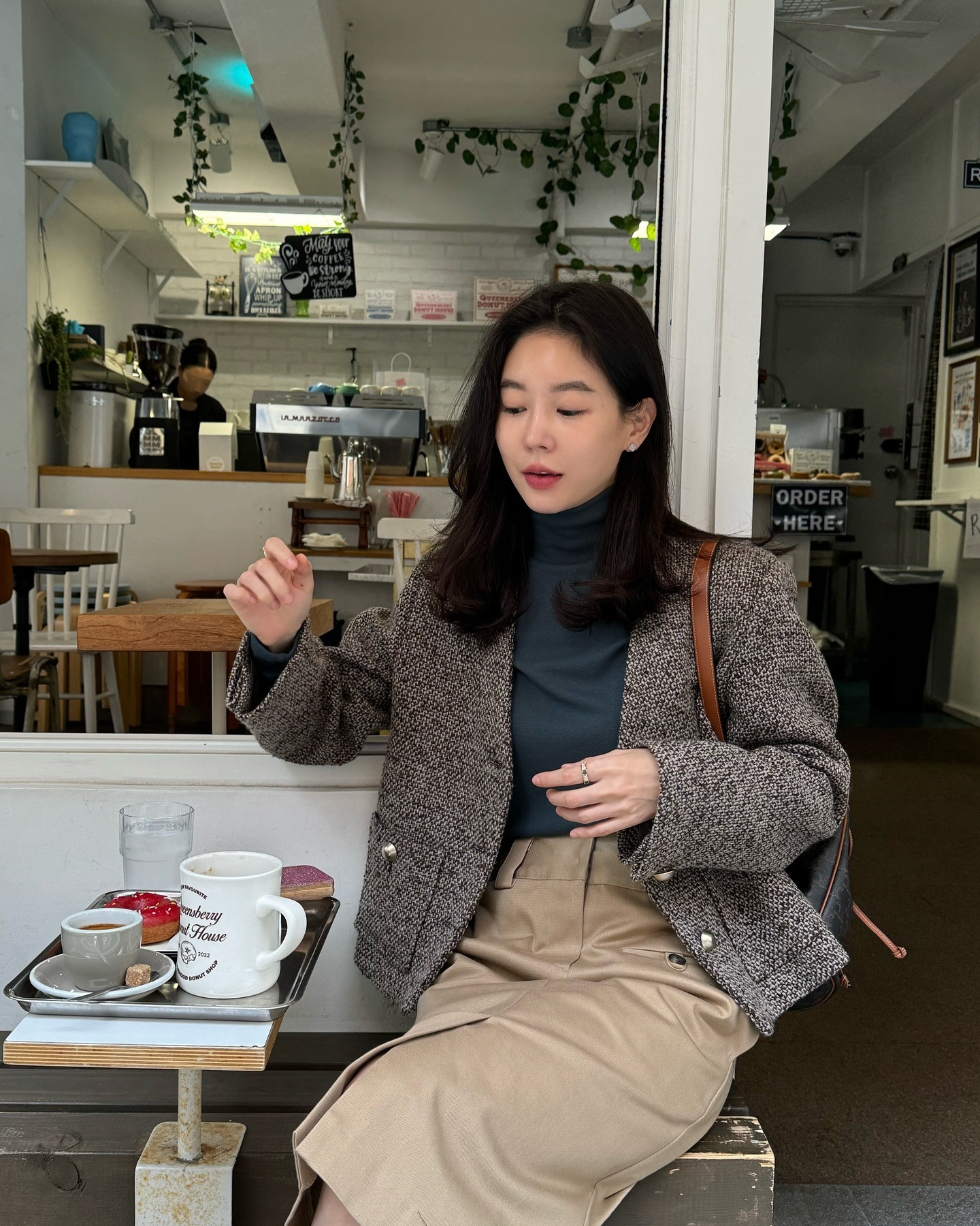 10 bộ trang phục lên hình