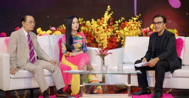 Bộ ba chị em đình đám làng nhạc Việt tiết lộ lý do chia sẻ câu chuyện ngôn tình của ba mẹ với công chúng ảnh 2