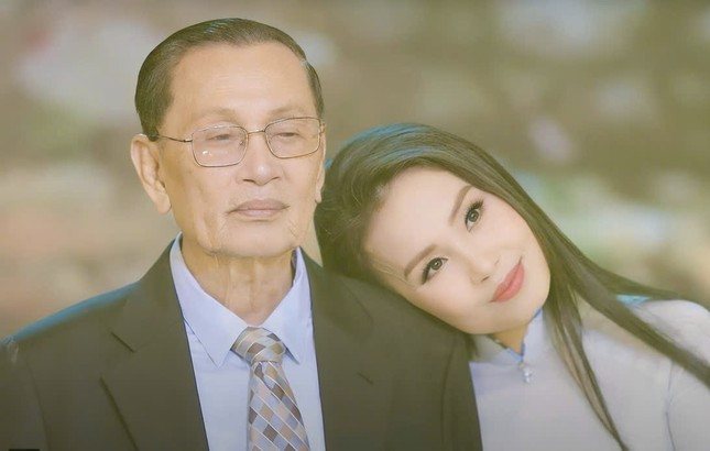 Bộ ba chị em đình đám làng nhạc Việt tiết lộ lý do chia sẻ câu chuyện ngôn tình của ba mẹ với công chúng ảnh 3