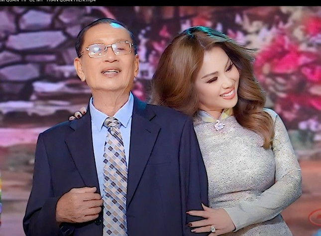 Bộ ba chị em đình đám làng nhạc Việt tiết lộ lý do chia sẻ câu chuyện ngôn tình của ba mẹ với công chúng ảnh 5