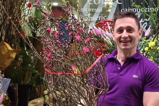 Chàng rể người Rumani 20 năm ăn Tết Việt, tiếc nuối không khí Tết xưa