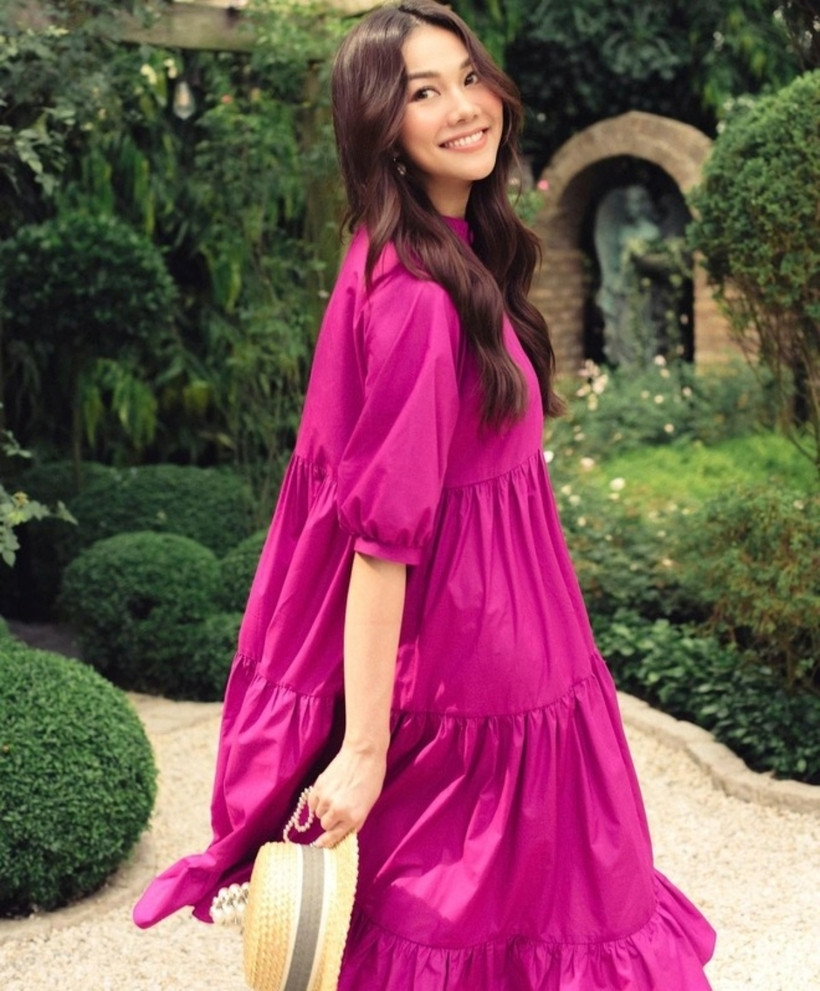 Thanh Hằng đăng qua Hoa hậu Người mẫu qua ảnh vào năm 2002 nhưng lại được công chúng biết đến nhiều hơn với vai trò người mẫu, diễn viên.