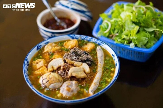 Làm ngày lễ đòi lương gấp đôi, bát bún ngày Tết giá gấp đôi sao lại ‘bóc phốt’?