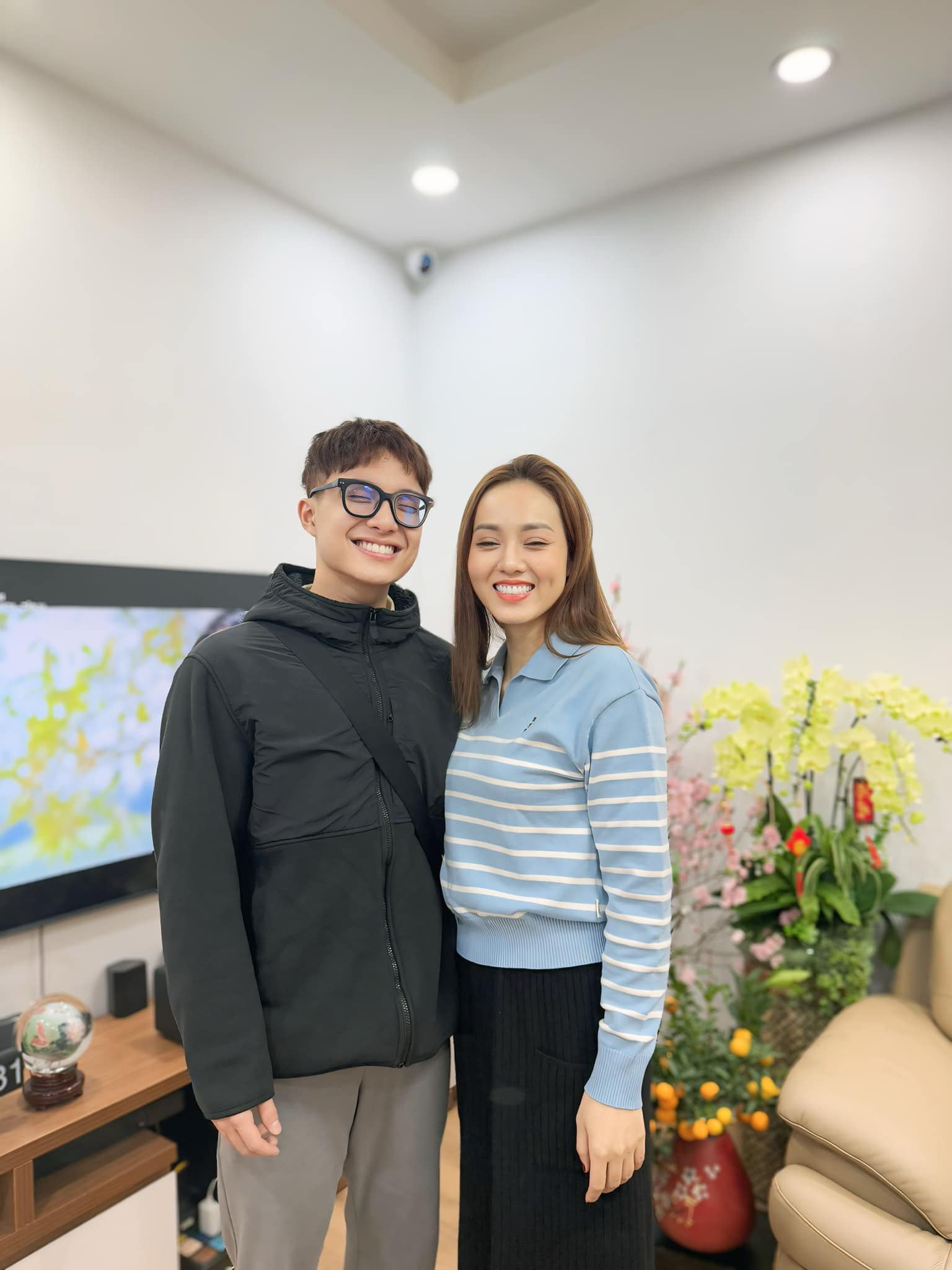 475979781287168645912910232352584332594605725n