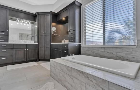 Cận cảnh ngôi nhà của Diệu Hương ở Mỹ: Có vườn hoa đẹp ngất ngây, trổ bông mơn mởn - Ảnh 20.