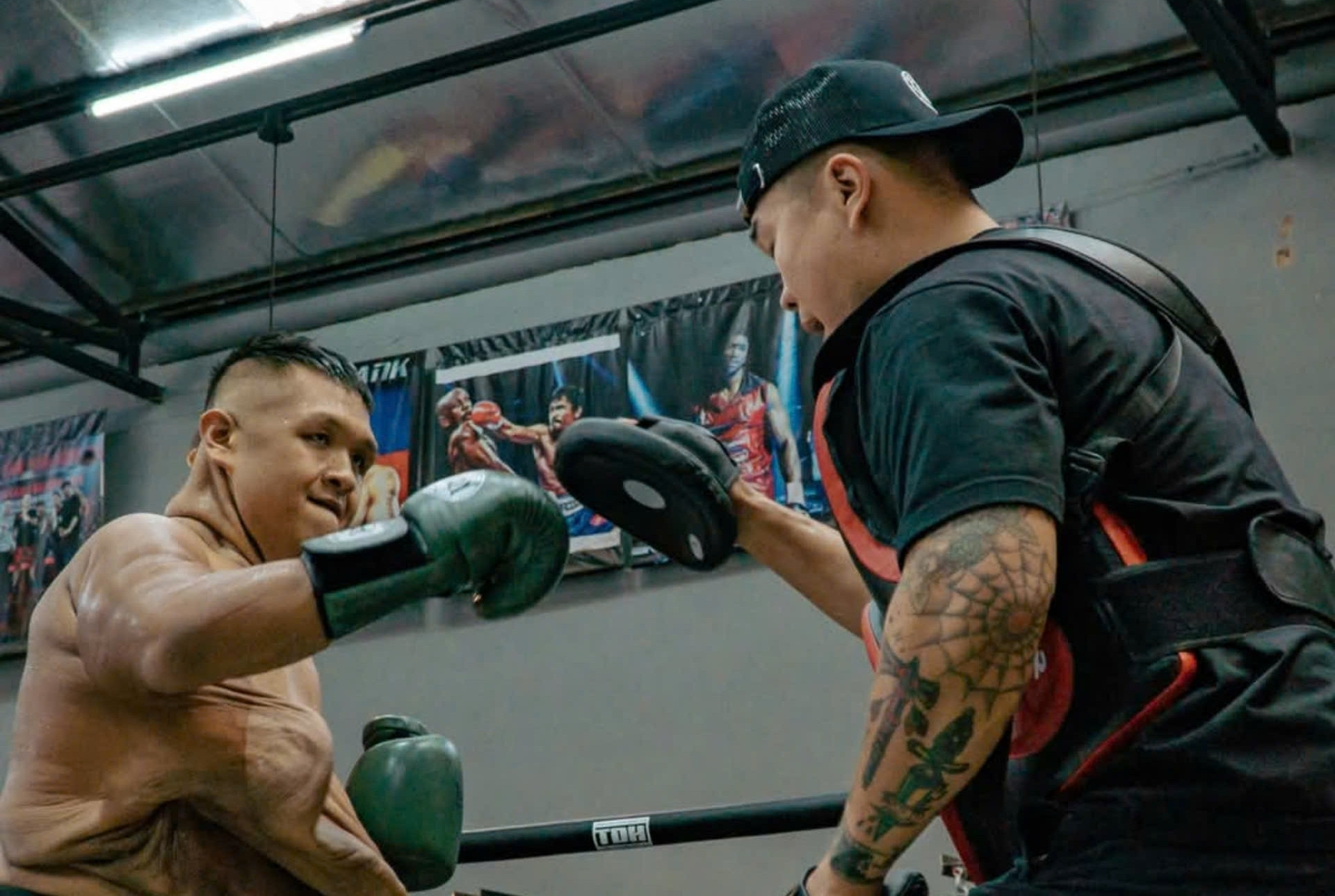 Chàng trai giảm 132kg trong 13 tháng, chuẩn bị cuộc đại phẫu cắt da thừa  - 1