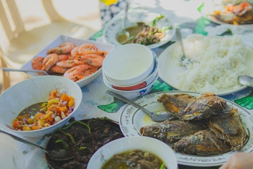 Mẹ 80 tuổi tai biến nằm liệt giường, các con vẫn làm hơn 30 mâm cỗ mừng thọ