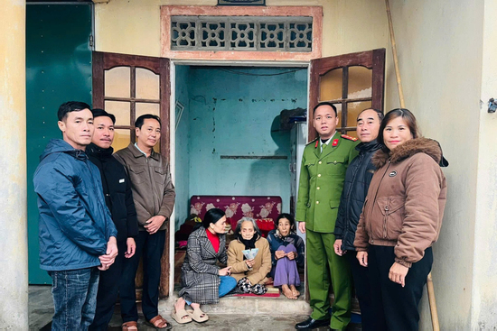 Rơi 1,5 triệu đồng sắm Tết, người phụ nữ nghèo nhận bất ngờ từ 559 mạnh thường quân