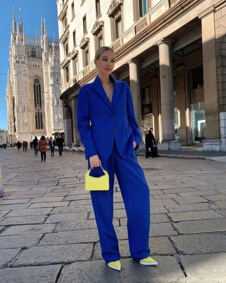 Nhấn nhá thêm phụ kiện có màu nổi bật.