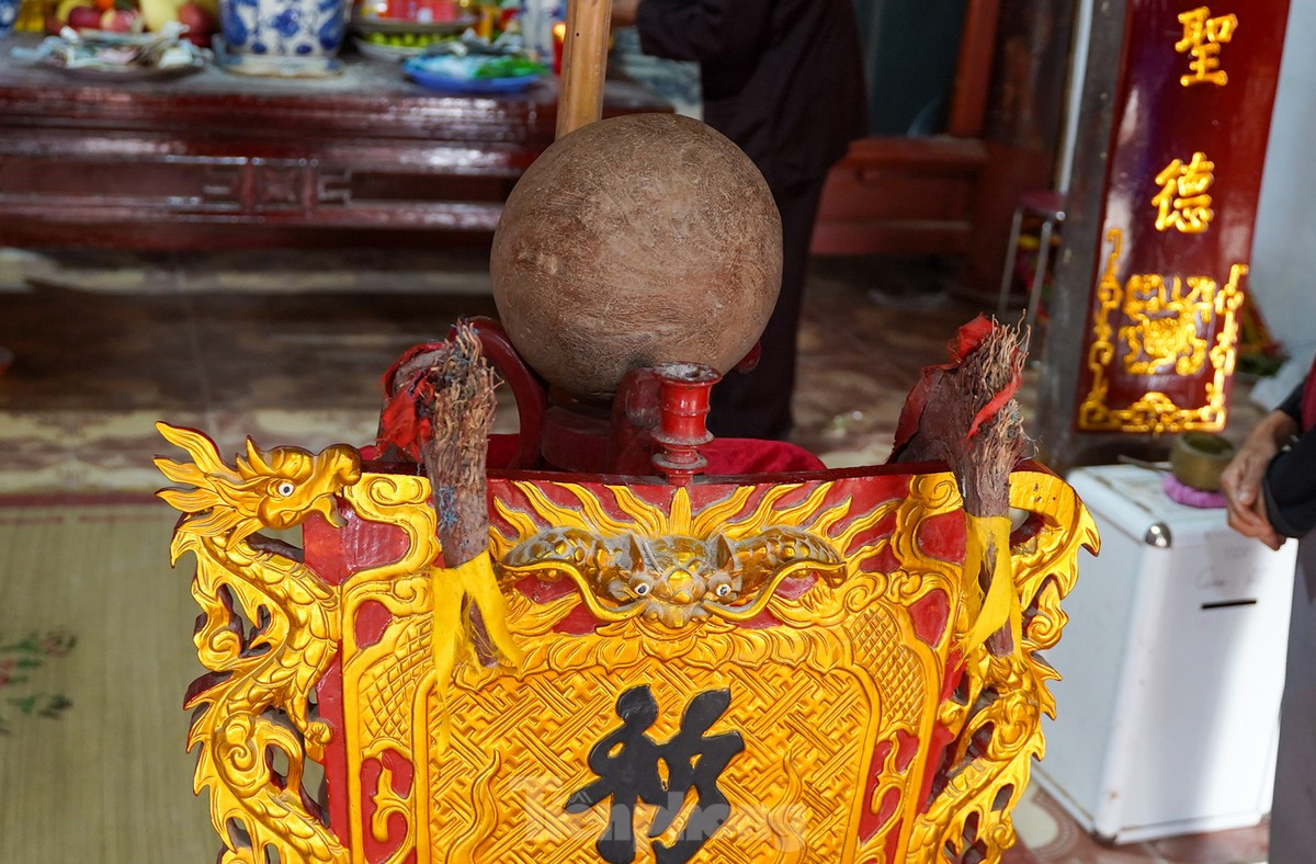 Hàng trăm trai làng băng ruộng, giẫm đạp lên nhau để cướp phết ảnh 3