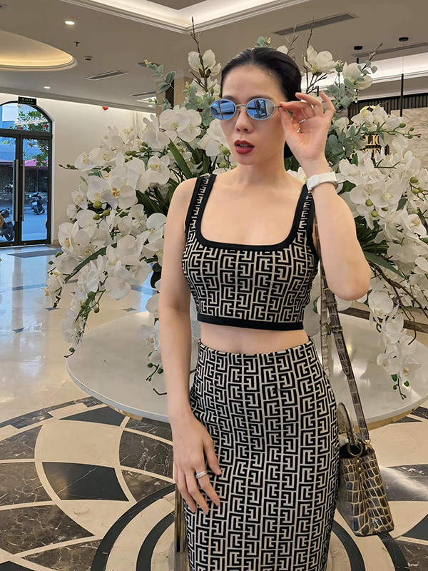 Lệ Quyên khoe eo sau Tết, chị em tò mò chế độ siết cân - Ảnh 8.