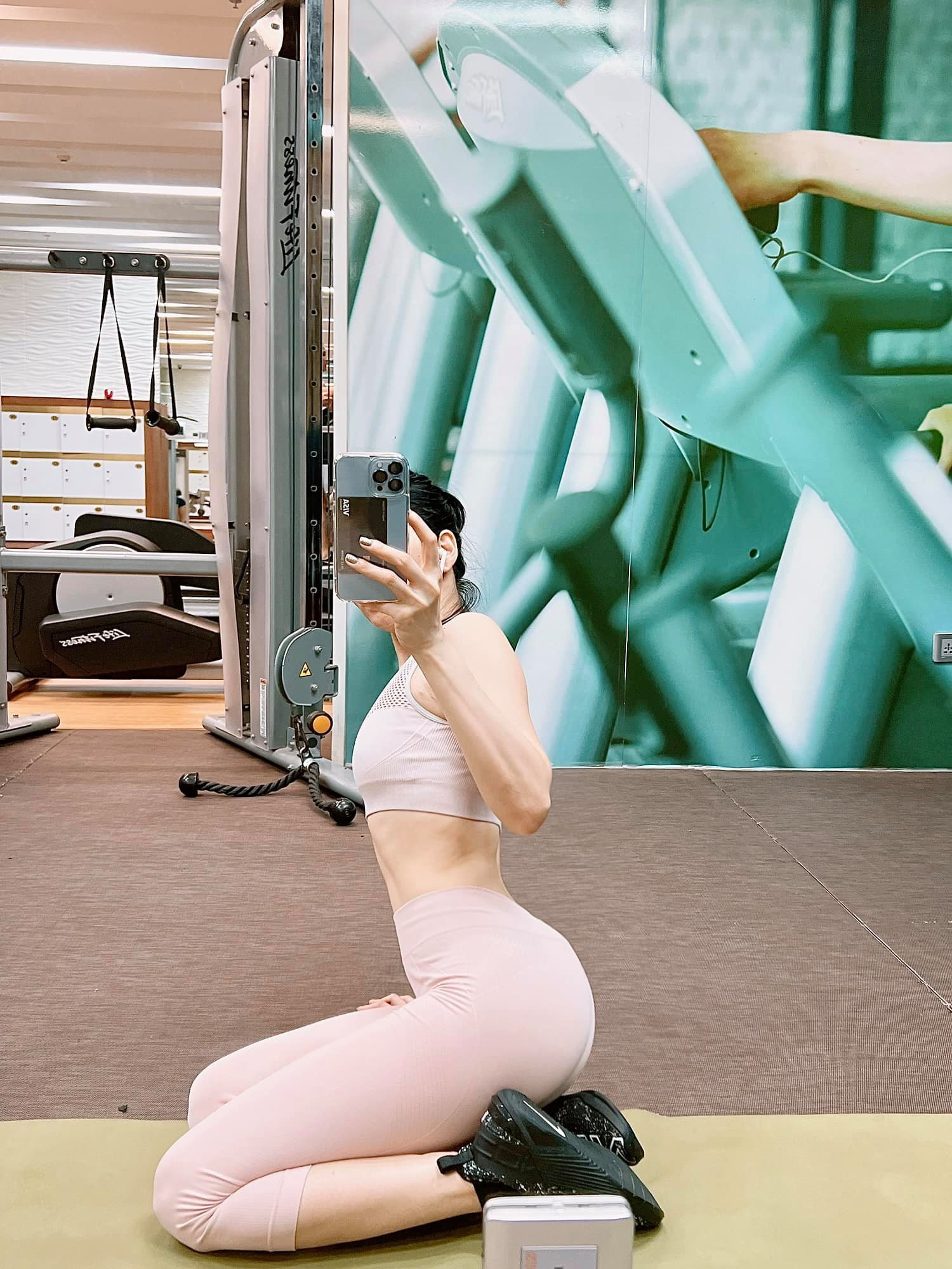 Lệ Quyên khoe eo sau Tết, chị em tò mò chế độ siết cân - Ảnh 5.