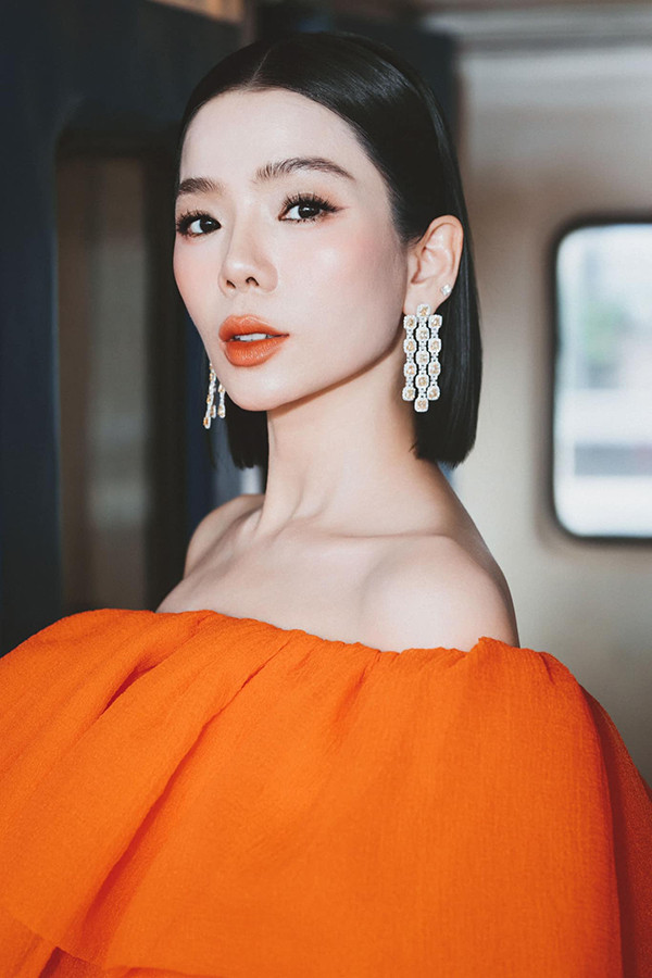 Lệ Quyên khoe eo sau Tết, chị em tò mò chế độ siết cân - Ảnh 10.