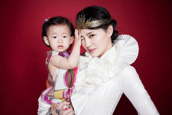 Từ Hy Viên viết thư cho con gái: Mẹ bằng lòng dùng sinh mệnh để bảo vệ con