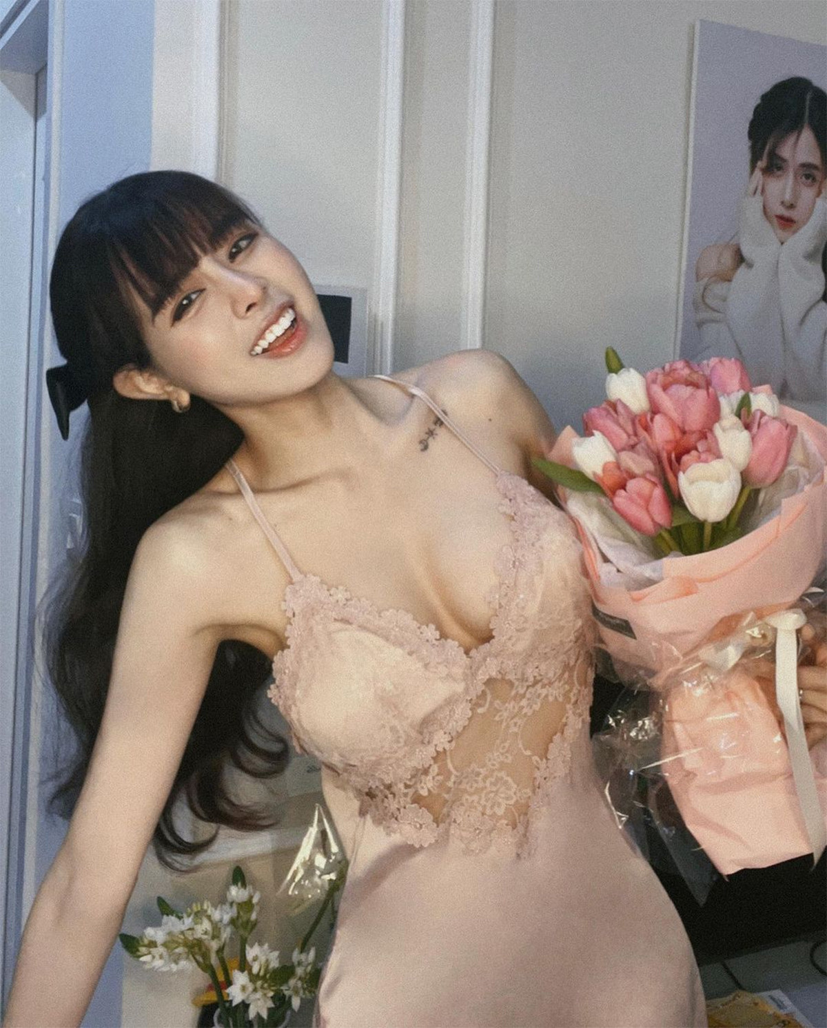 Bạn gái hậu vệ Vũ Văn Thanh khoe vòng eo ấn tượng - Ảnh 9.