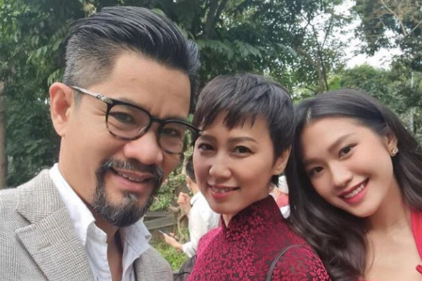 Bố vợ Đoàn Văn Hậu gây tò mò với khán giả bởi chi tiết trong ngày Tết - Ảnh 4.