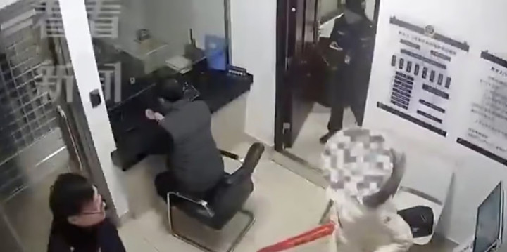 Vương báo cảnh sát về vụ trộm sau khi cô phát hiện đồ bị mất. (Ảnh: Handout)