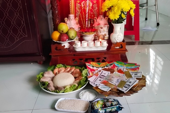 Nên làm gì với gạo, muối sau khi cúng thần Tài?