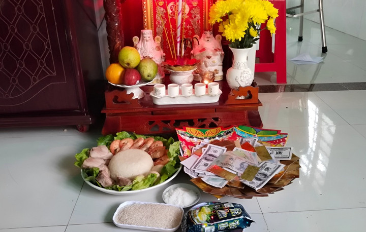 Nên làm gì với gạo, muối sau khi cúng thần Tài? (Ảnh: Izumi)