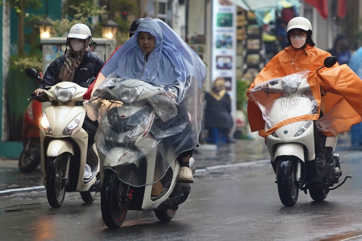 Người Hà Nội rét run trong thời tiết mưa phùn, gió bấc ảnh 6