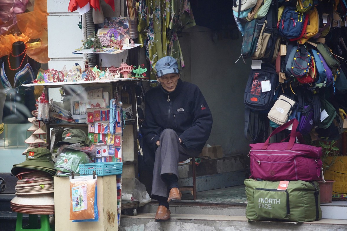 Người Hà Nội rét run trong thời tiết mưa phùn, gió bấc ảnh 21