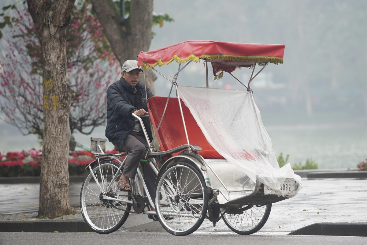 Người Hà Nội rét run trong thời tiết mưa phùn, gió bấc ảnh 11