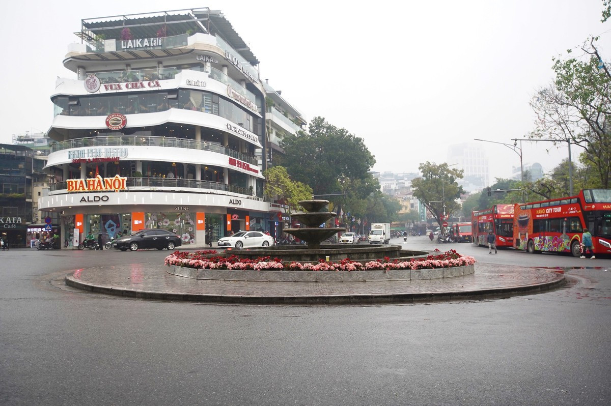 Người Hà Nội rét run trong thời tiết mưa phùn, gió bấc ảnh 19