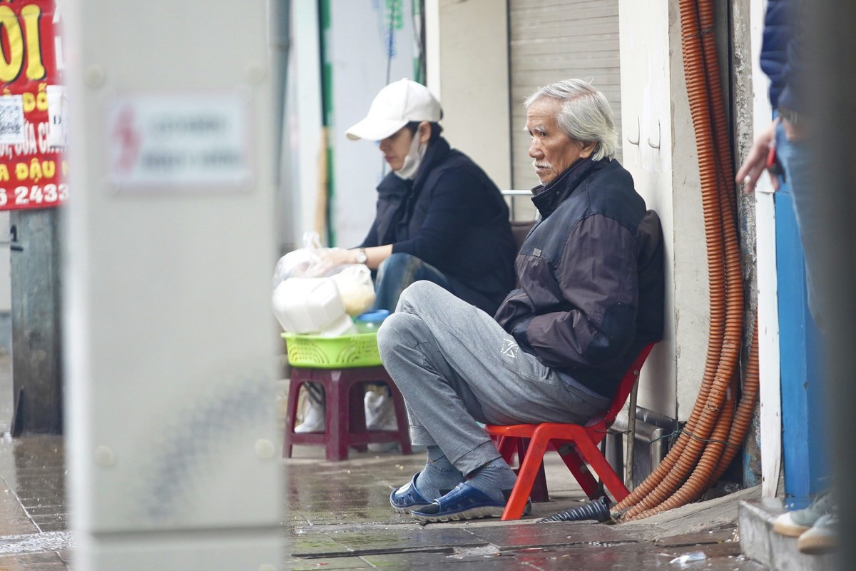 Người Hà Nội rét run trong thời tiết mưa phùn, gió bấc ảnh 28