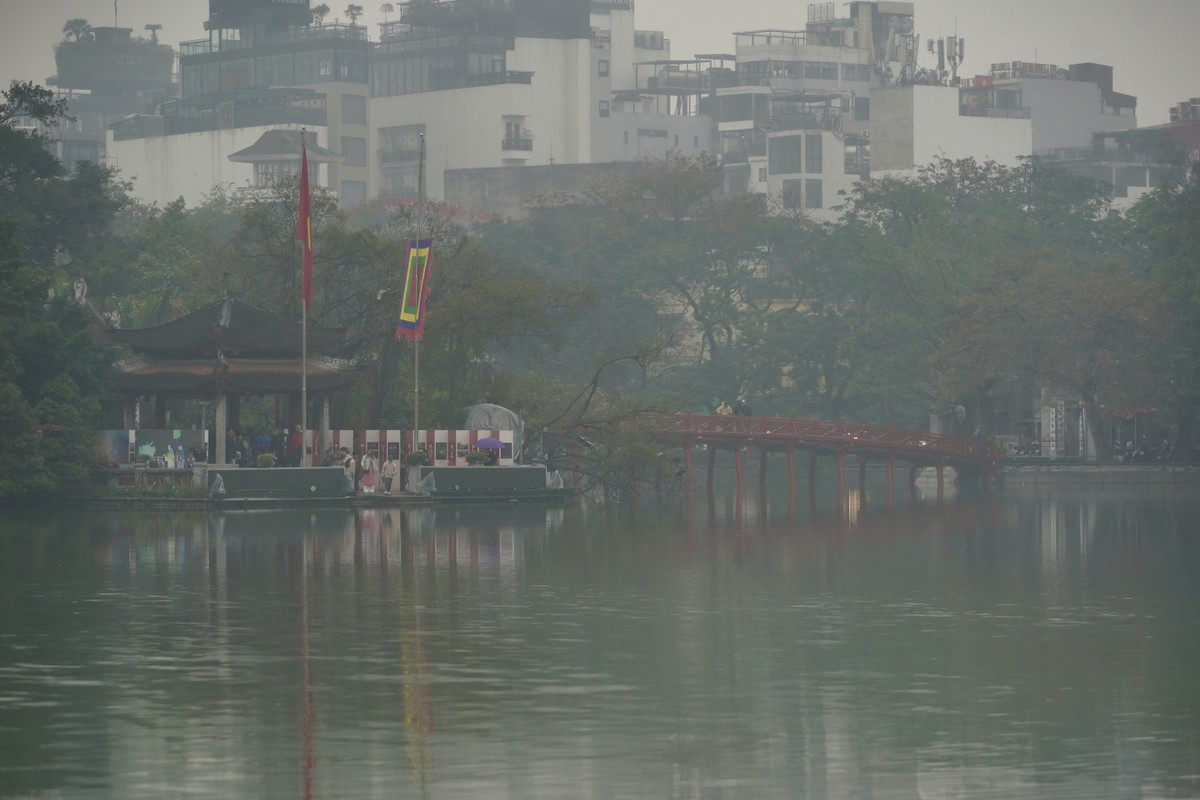 Người Hà Nội rét run trong thời tiết mưa phùn, gió bấc ảnh 12