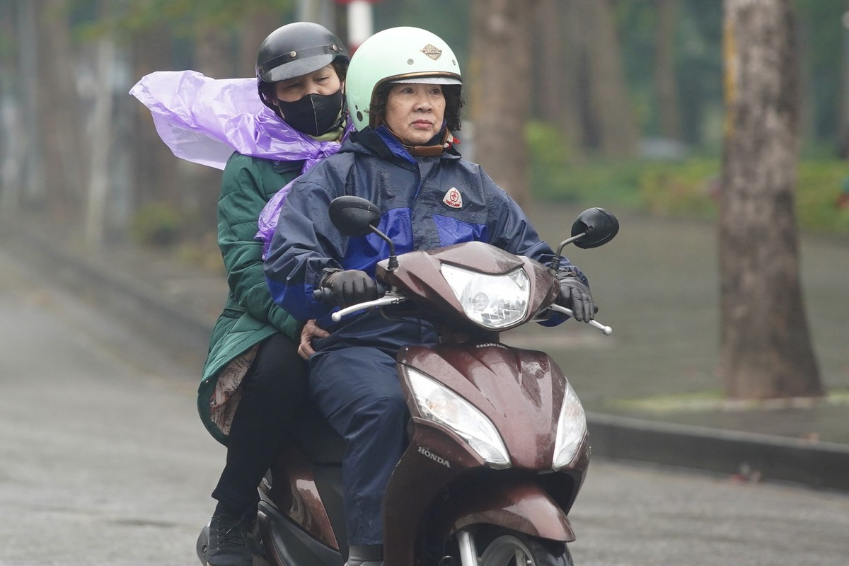 Người Hà Nội rét run trong thời tiết mưa phùn, gió bấc ảnh 5