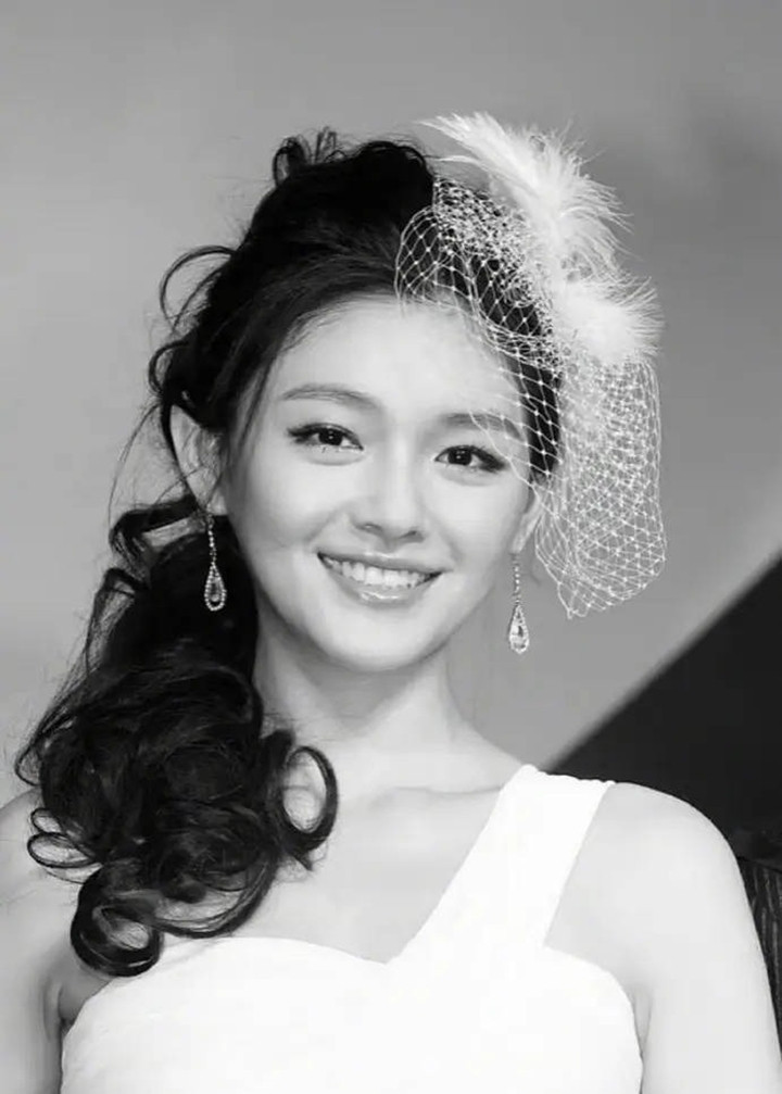 Từ Hy Viên qua đời vì bệnh cúm ở tuổi 49.