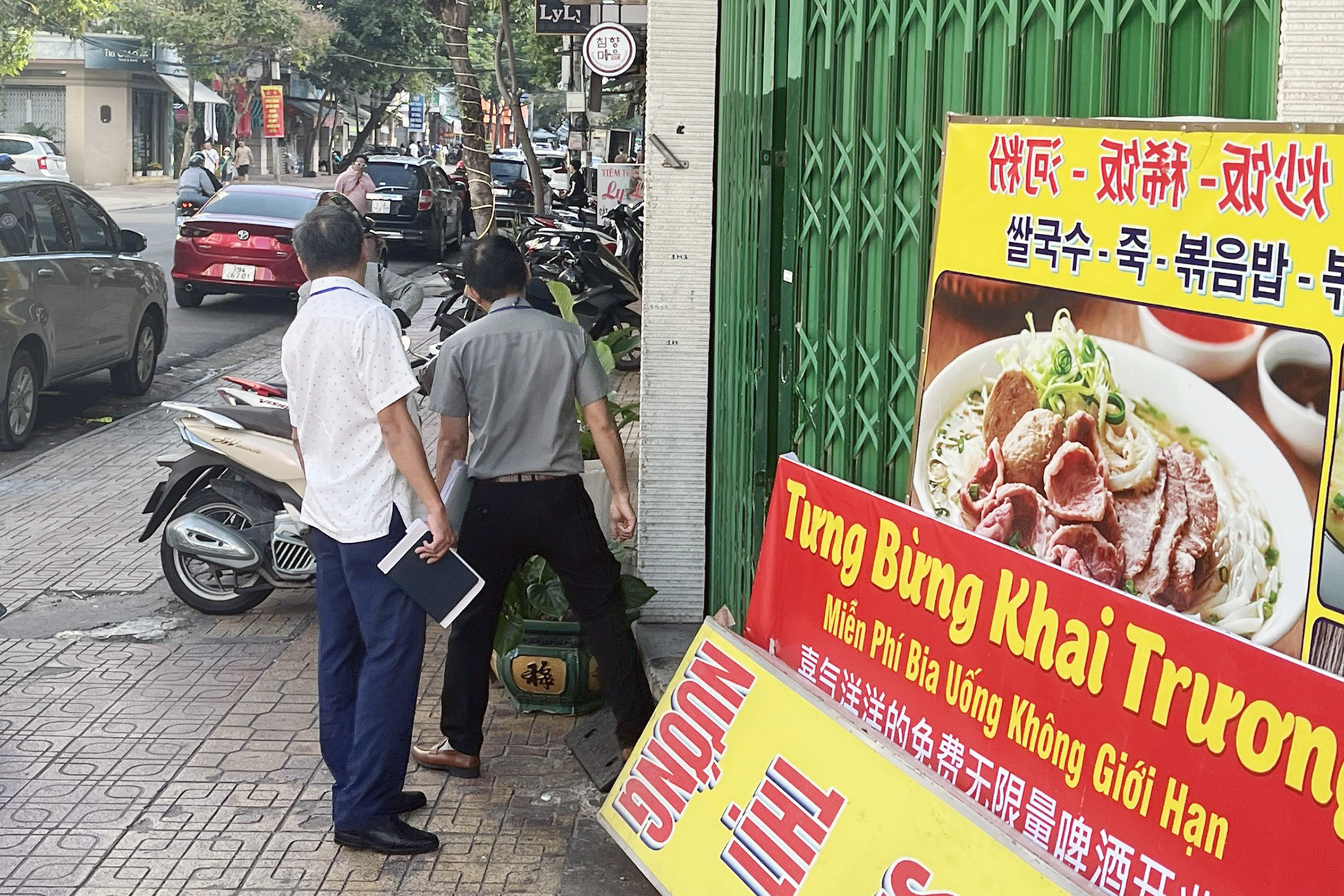 Nhà hàng đóng cửa.jpg