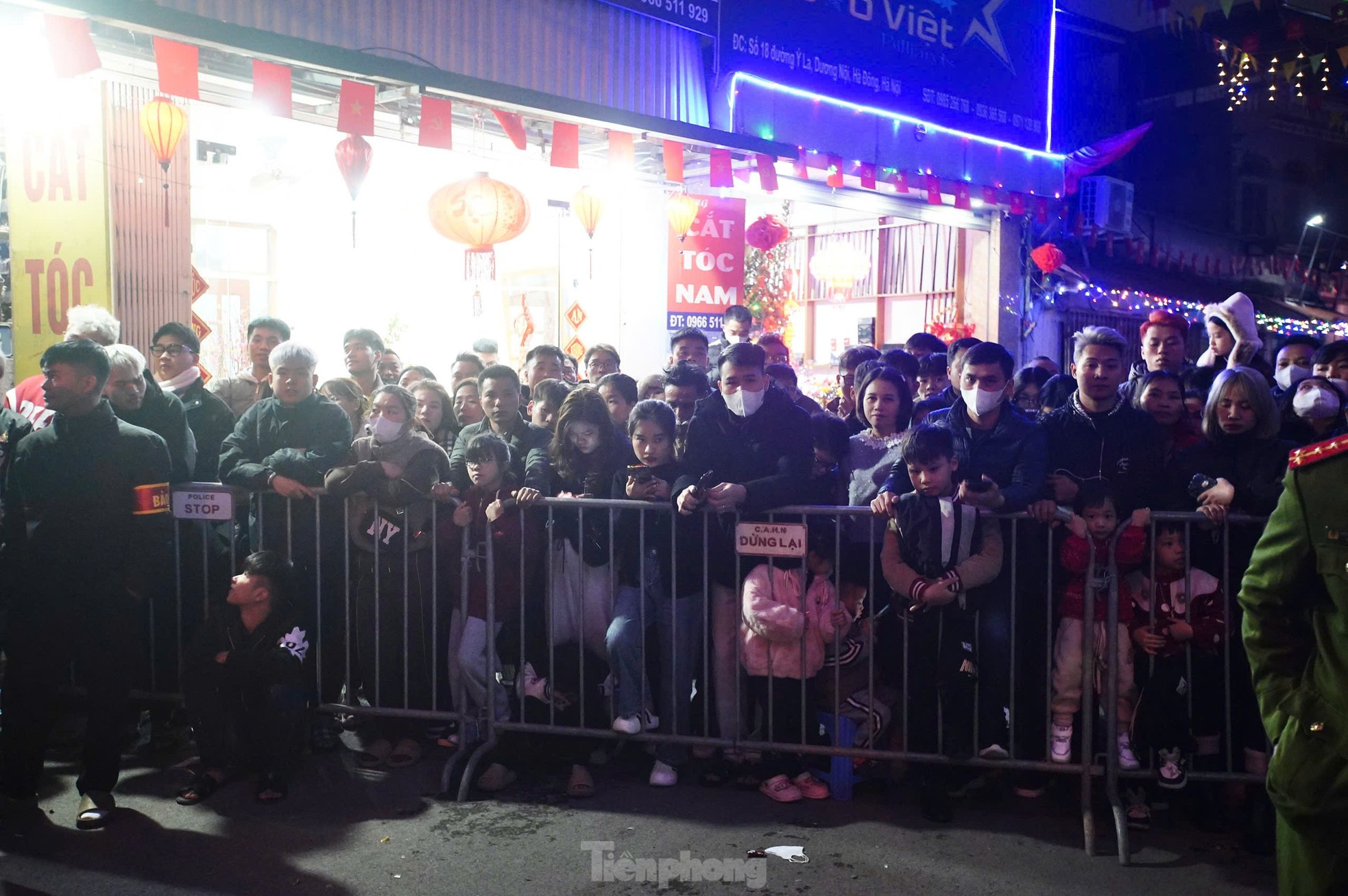 Lễ hội đánh hổ giữa đêm ở Hà Nội ảnh 17