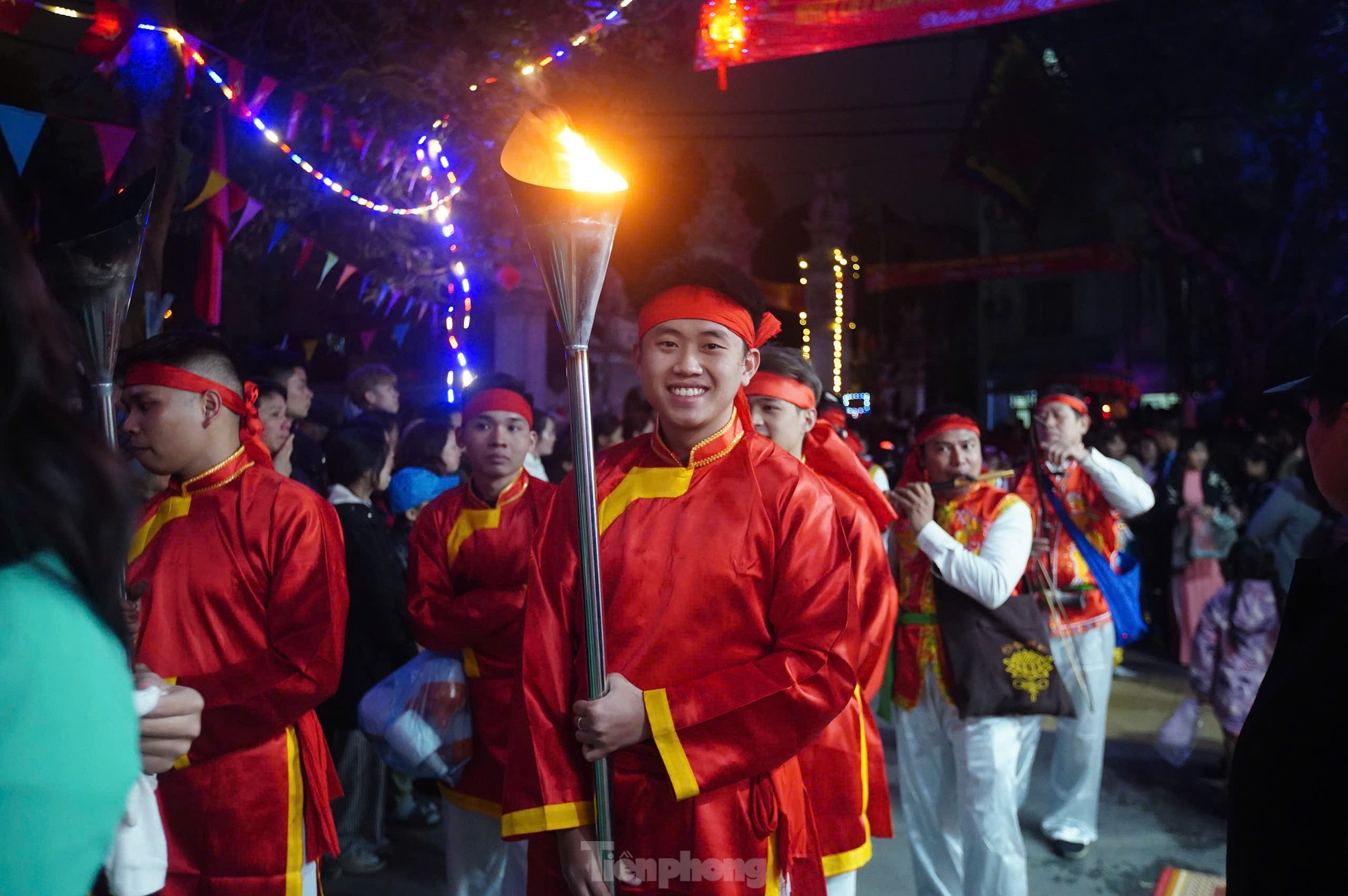 Lễ hội đánh hổ giữa đêm ở Hà Nội ảnh 12