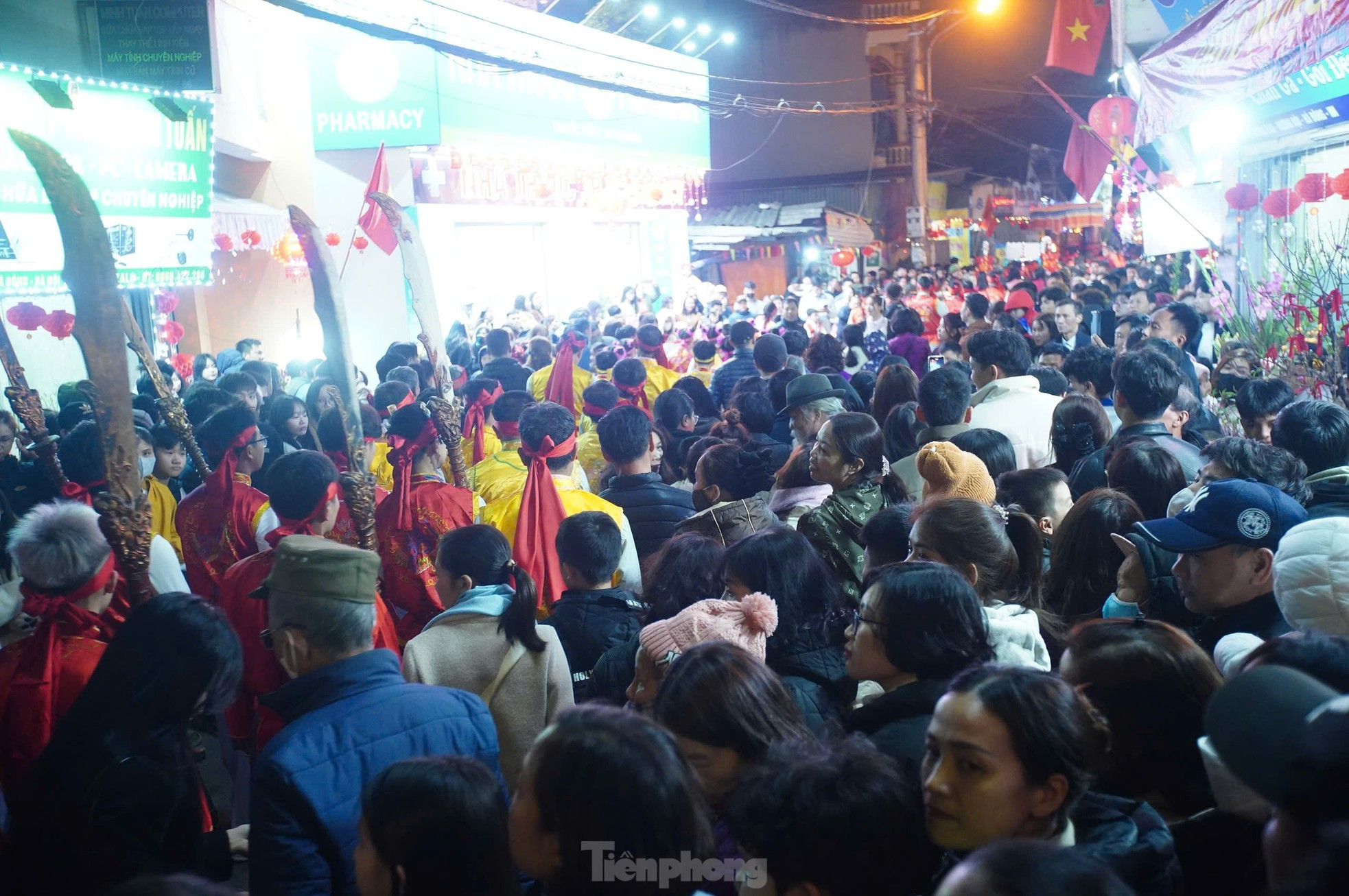 Lễ hội đánh hổ giữa đêm ở Hà Nội ảnh 20