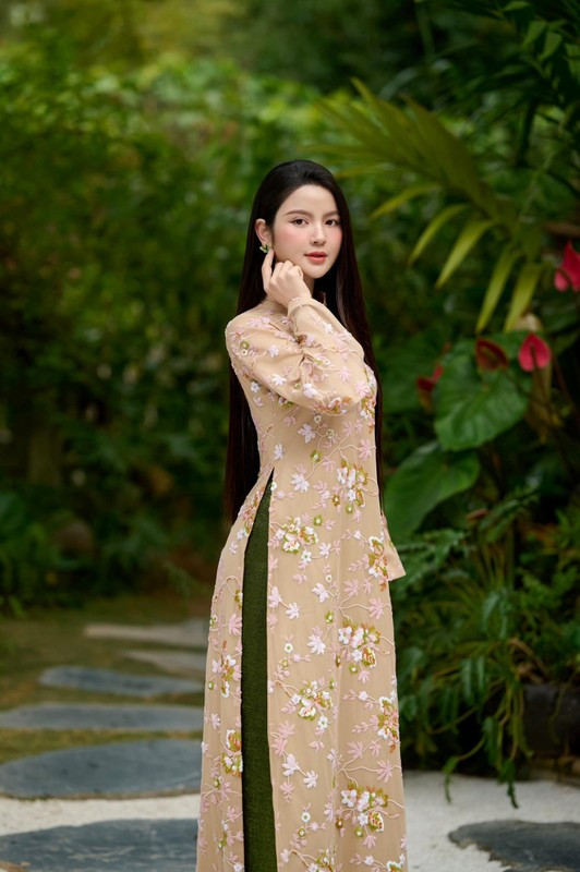 Bà xã tiền vệ Quang Hải gây chú ý nhan sắc 'gái một con' trong loạt ảnh du xuân - Ảnh 6.