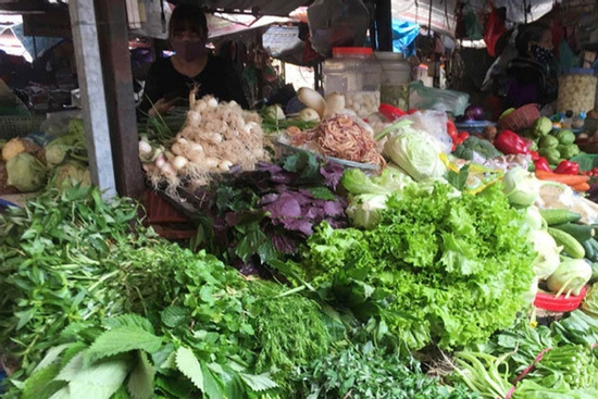 Giá rau xanh rẻ như cho, thịt lợn bất ngờ tăng sau Tết