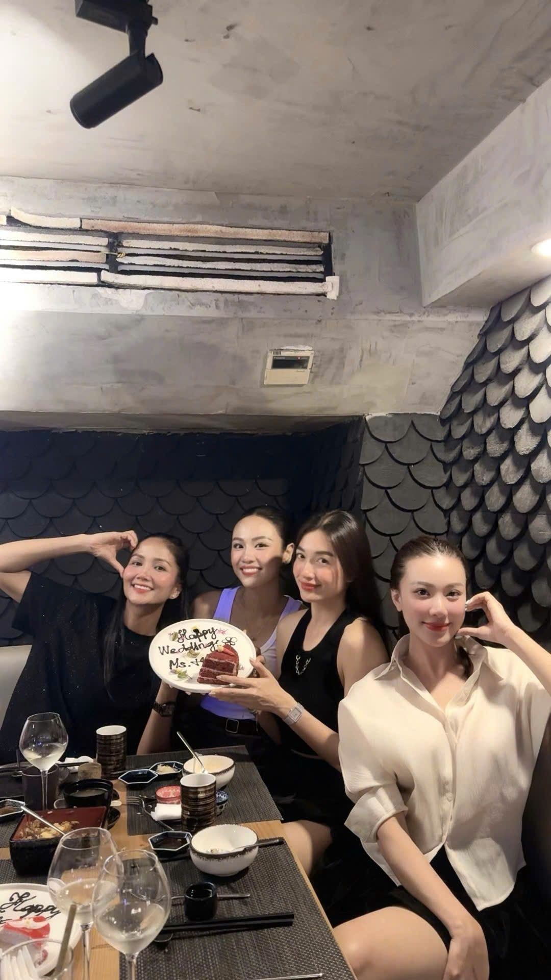 HHen Niê mở tiệc chia tay độc thân cùng dàn Á hậu