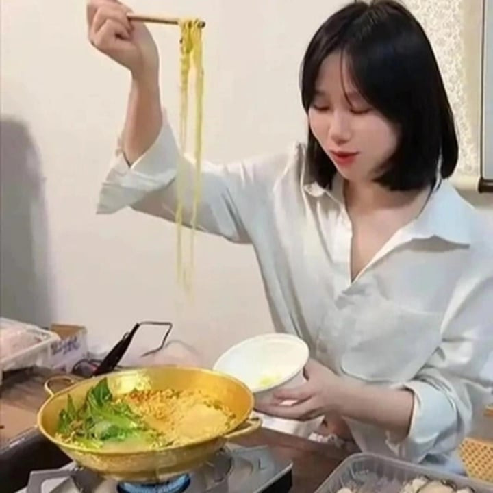 Cô cho biết hương vị lẩu vẫn giống như nồi thông thường. (Ảnh: Sina)