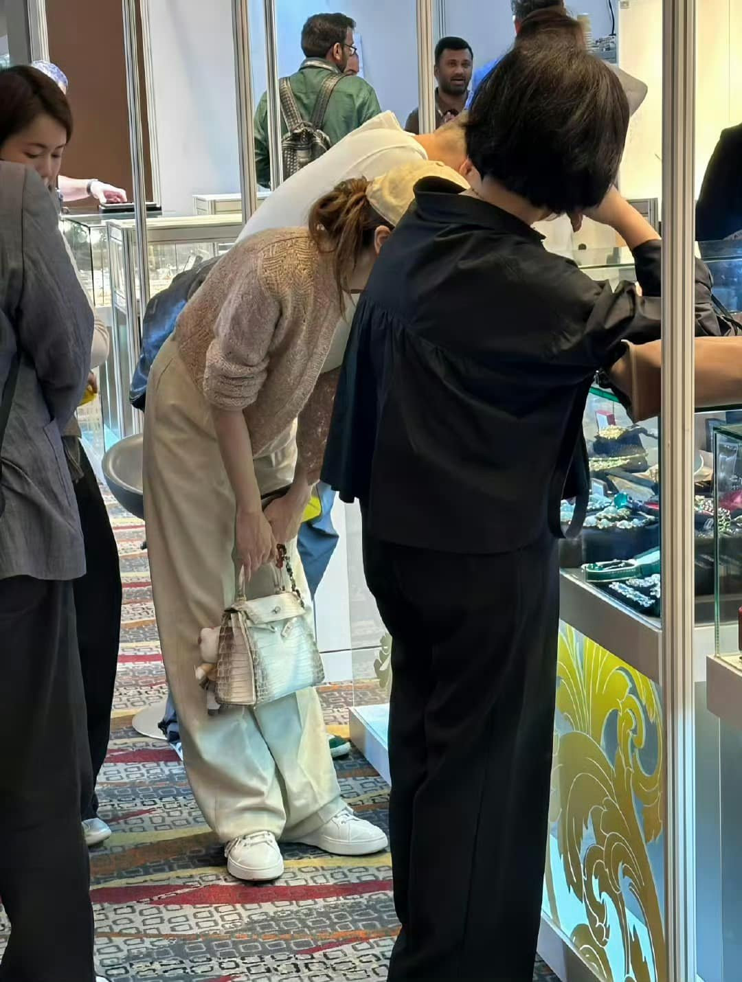 Angela Baby vẫn giàu có sau ồn ào phong sát