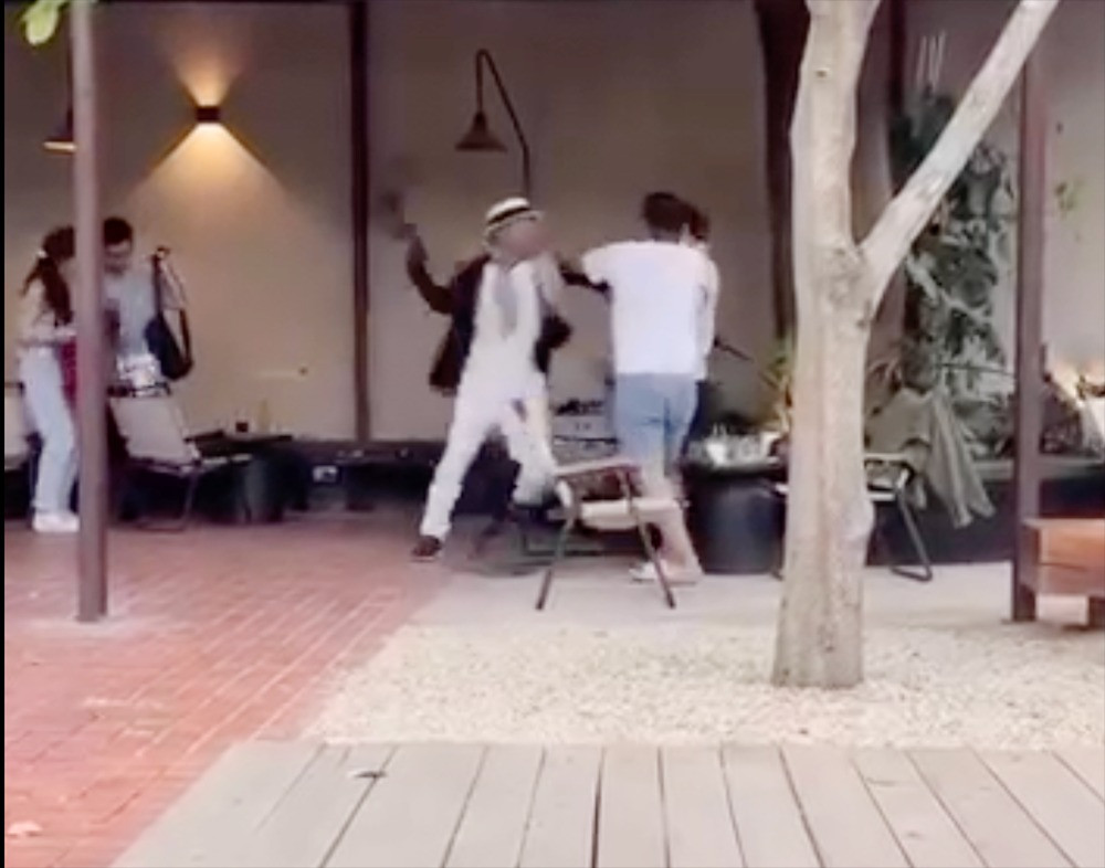 Bất ngờ danh tính người mặc đồ giống ông Đặng Lê Nguyên Vũ ẩu đả ở quán cà phê