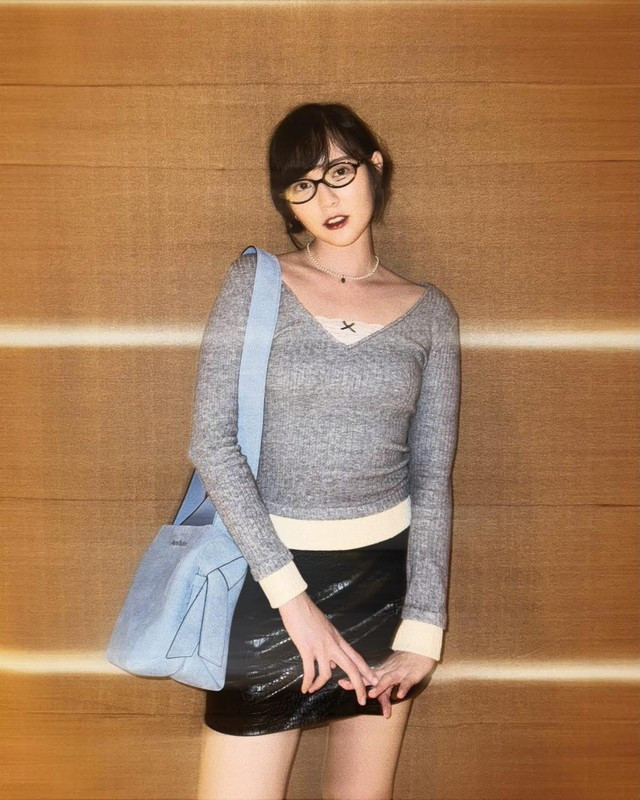 'Nàng thơ' của Sơn Tùng gây chú ý sau khi 'xuống tóc' và phong cách retro khác lạ - Ảnh 4.