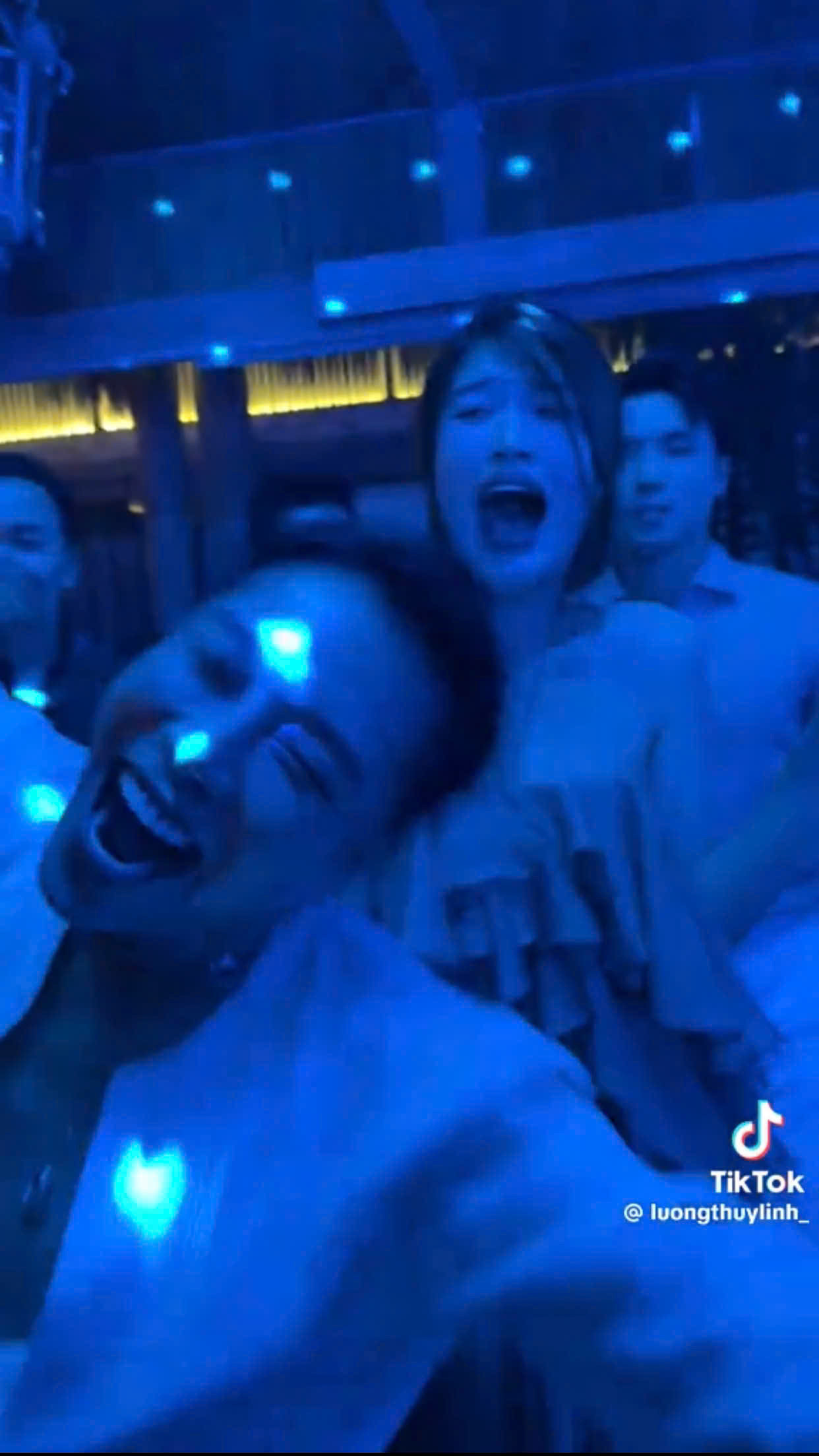 Lộ cảnh tượng hãi hùng trong phòng ở của Hoa hậu đình đám Vbiz Mang nhục thật sự