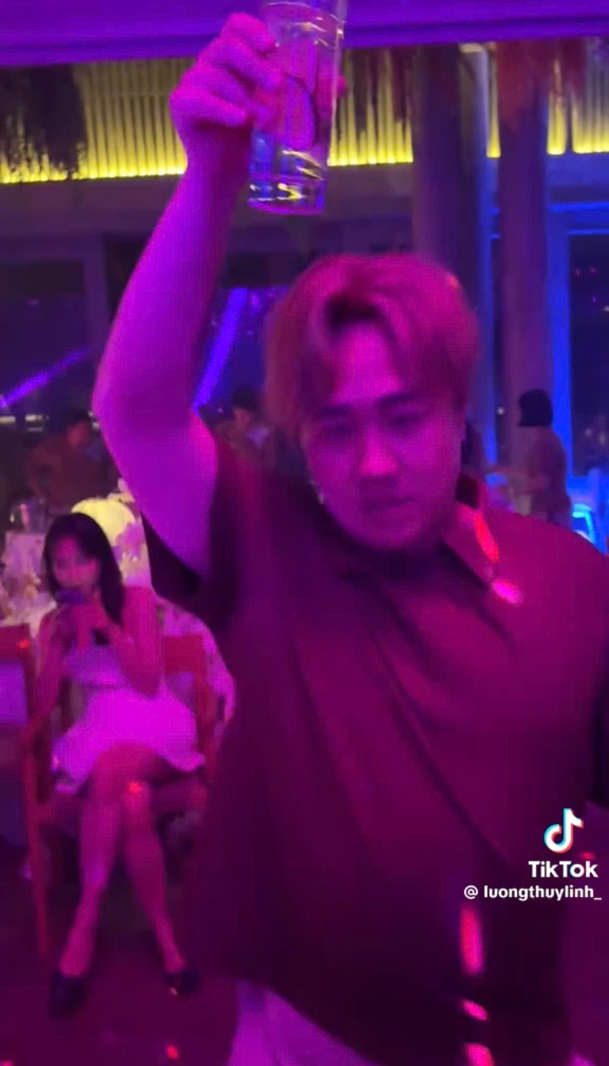 Lộ cảnh tượng hãi hùng trong phòng ở của Hoa hậu đình đám Vbiz Mang nhục thật sự