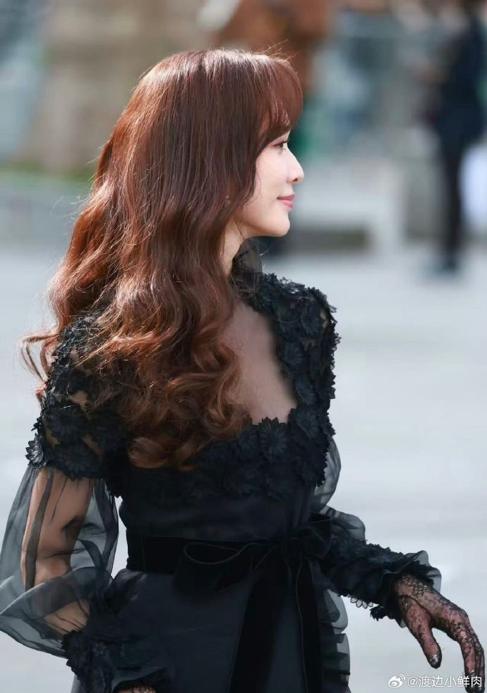 Sắc vóc tuổi 50 của Lâm Chí Linh siêu mẫu số một xứ Đài