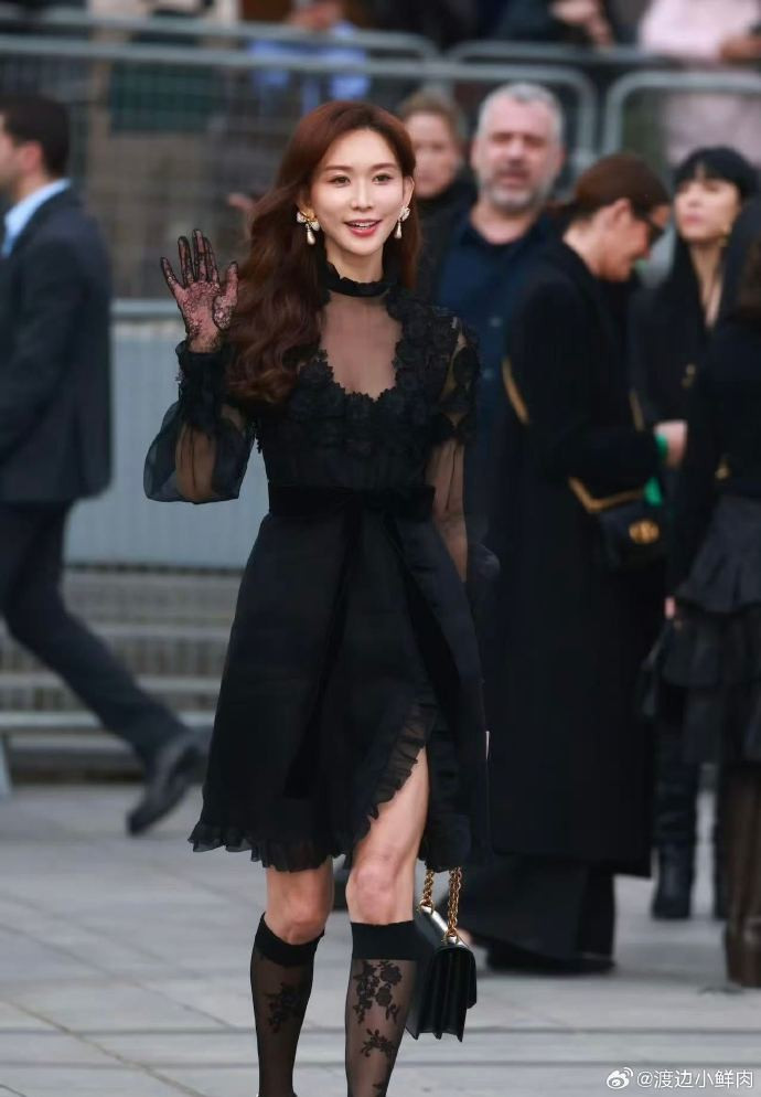 Sắc vóc tuổi 50 của Lâm Chí Linh siêu mẫu số một xứ Đài